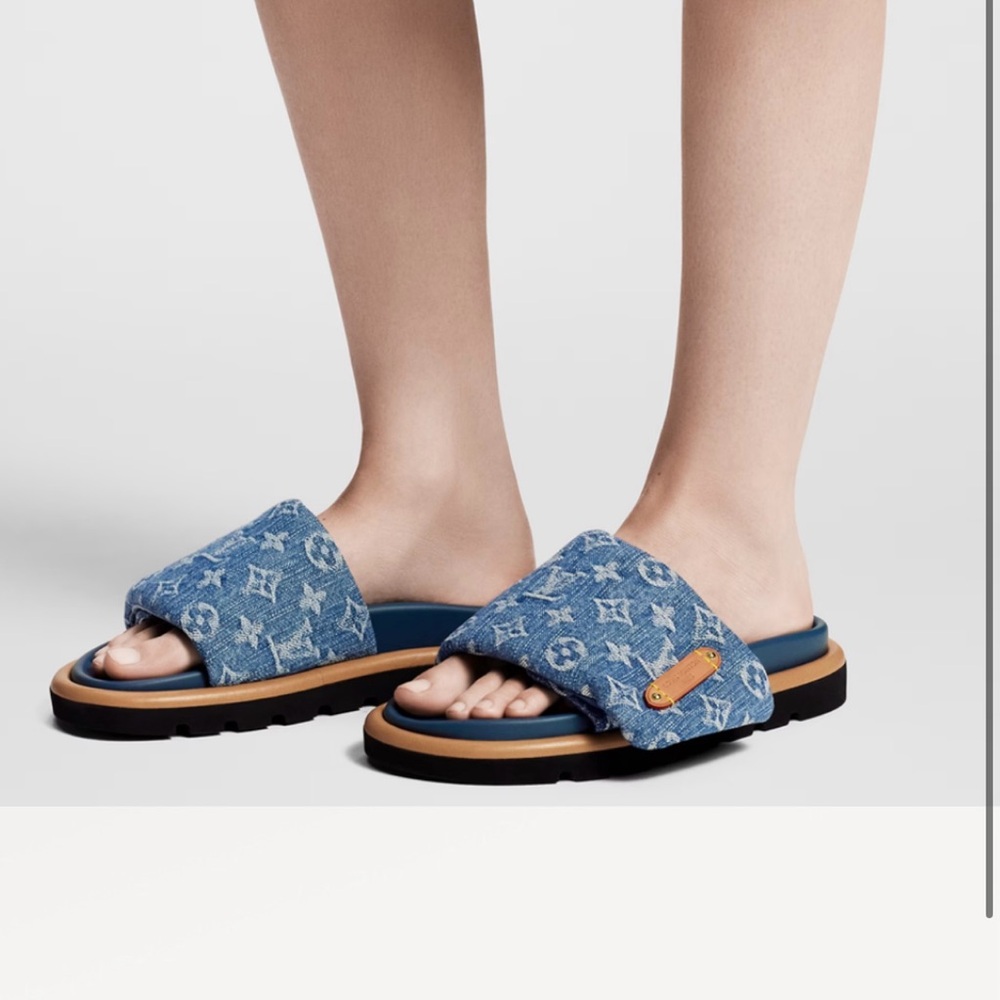 Louis Vuitton Denim pool pillow slides. LOOKING FOR sz 40. Please let me know